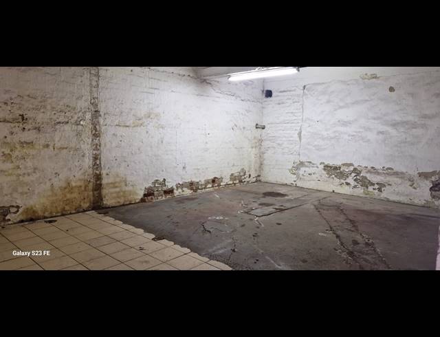 1,700M² WAREHOUSE FOR SALE IN VILLAGE MAIN